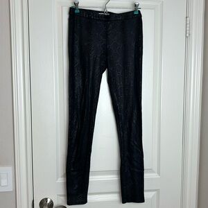 Jennifer Lopez Womens Black leggings Size 2
Animal Print